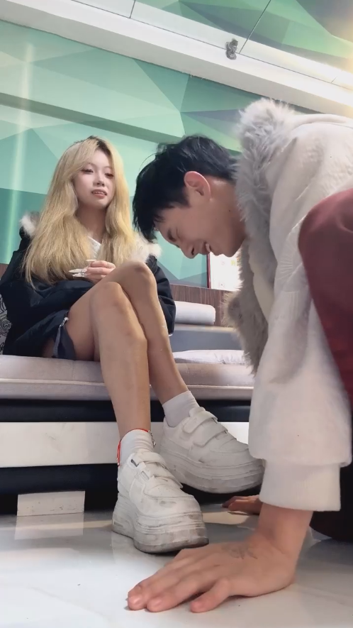 玩物直播双子-251118 开发素人精神小妹妈妈【1V】【300MB百度云】 预览图 2