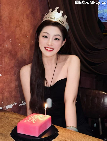 完美尤物御姐，床上露出原形，骚性大发，原档无水印 [7v+16p/368M] 预览图 2