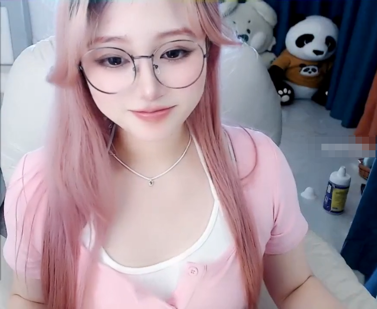 【sweet_18wanwan】嫩乳眼镜美女主播 预览图 1