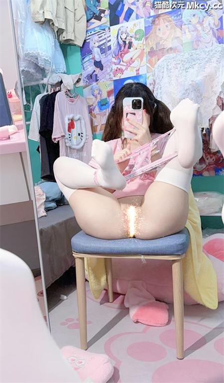 呆呆(小粉馒头)-超嫩小母狗嫩妹被大鸡巴爸爸拽着双马尾后入[67P+59V/1.34G] 预览图 7