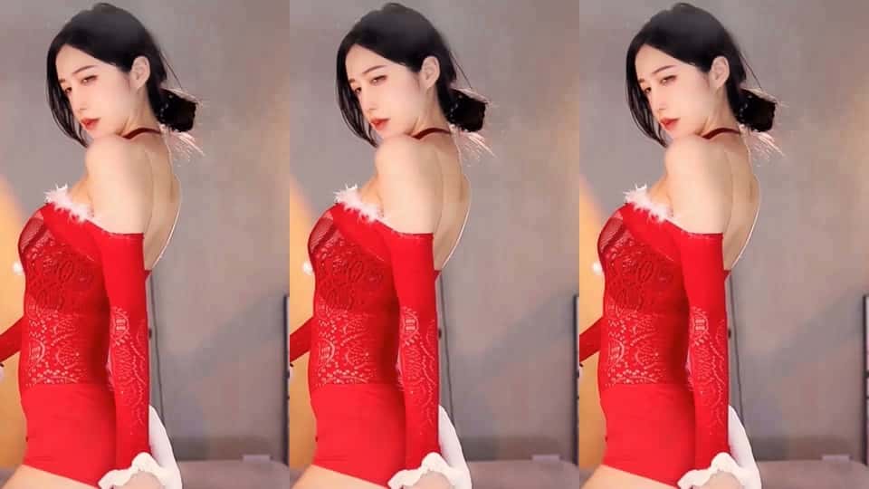 斗鱼温柠小南南 付费无水定制 情趣内衣骚舞【2V】【772M】 预览图 6