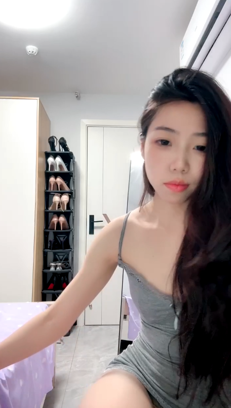 【施施】直播录播 绝顶长腿骚母狗 3v 预览图 2