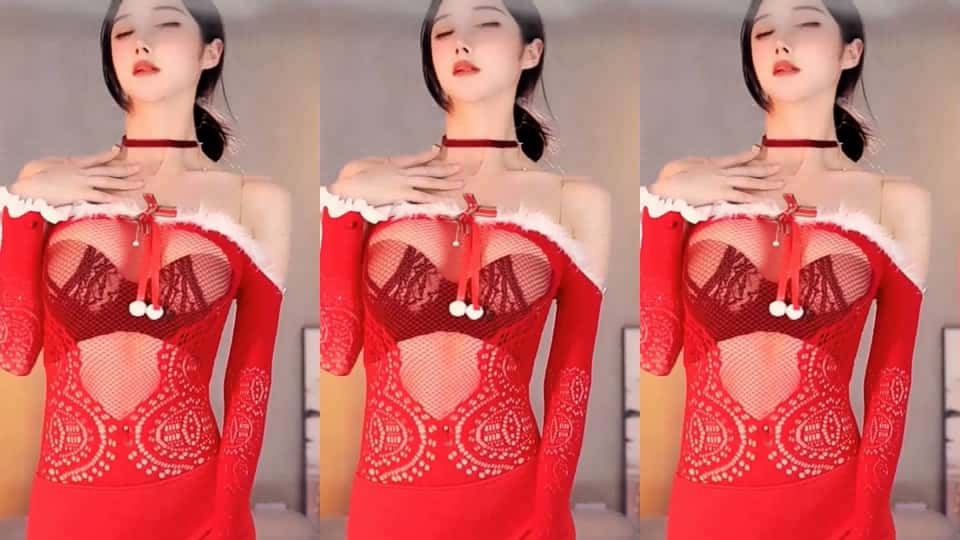 斗鱼温柠小南南 付费无水定制 情趣内衣骚舞【2V】【772M】 预览图 4