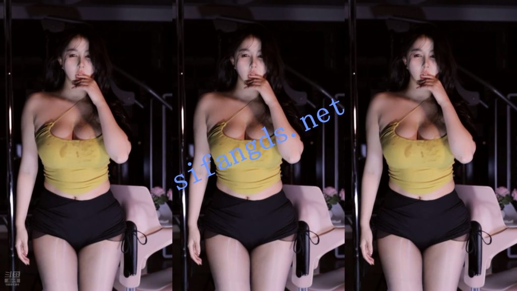 ⭐【斗鱼直播】小酒窝翁馨 尺度抖奶骚舞 走光露点【18V】【3.09G】 预览图 4