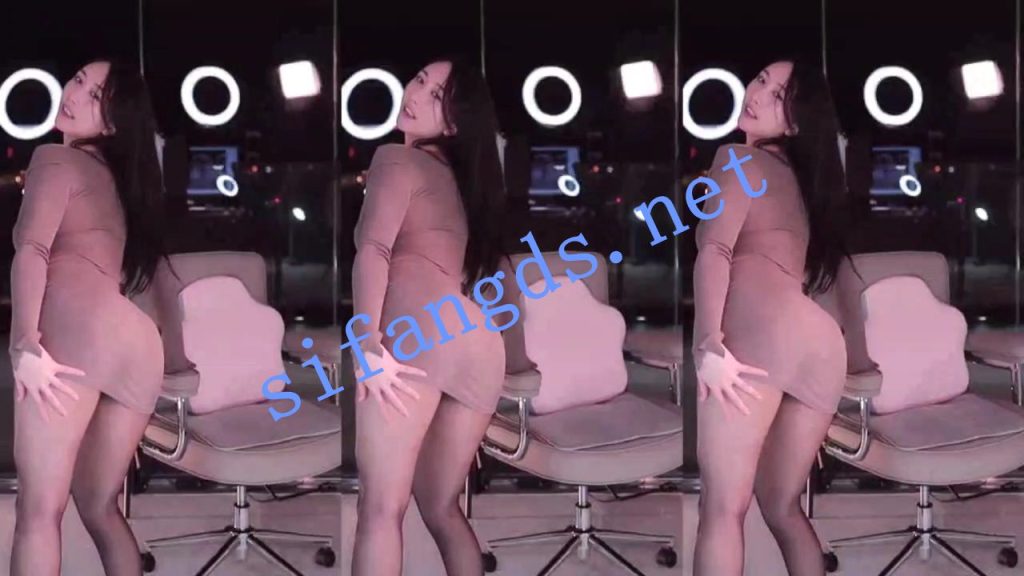 斗鱼 小小玉酱-16 巨乳 露半奶 抖胸舞 走光露底 白浆乳沟【7V】【358M】 预览图 17