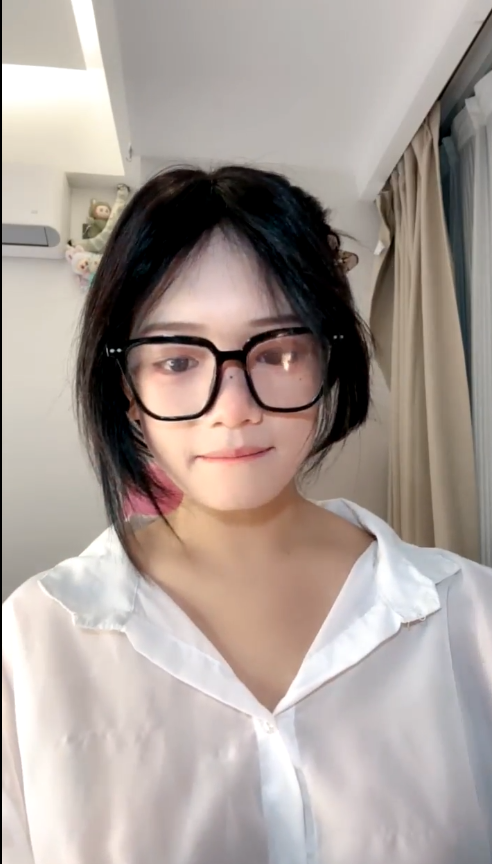 G奶女学生【e懒得喷】 黑丝眼镜反差 预览图 1