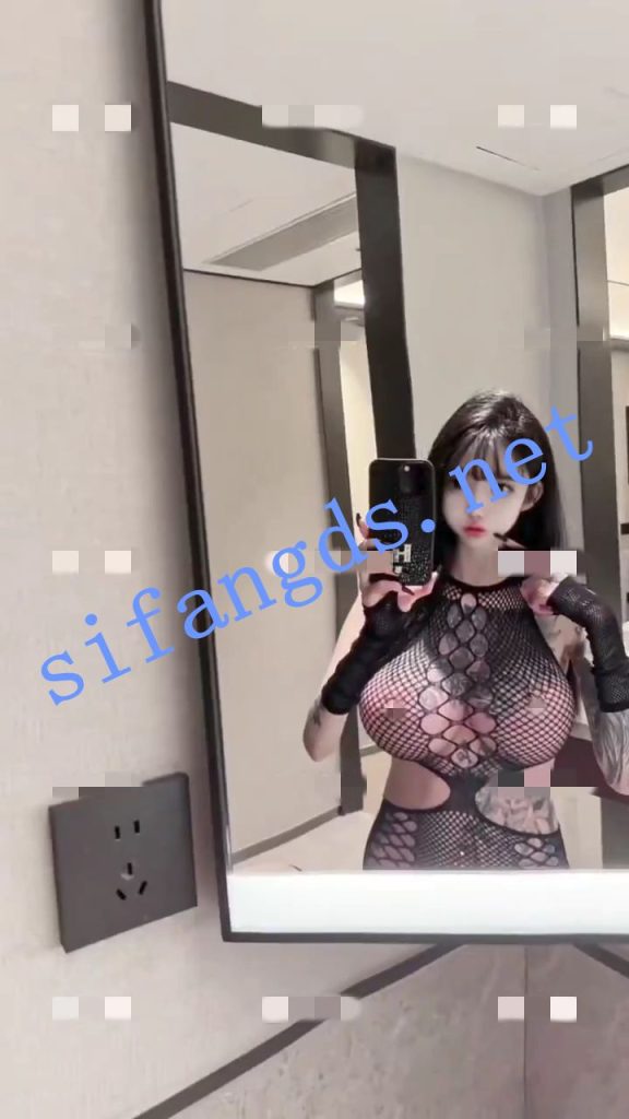 【重磅核弹】抖音超高颜值女神【祎祎Vixen】高价福利【5P35V】【151M】 预览图 2