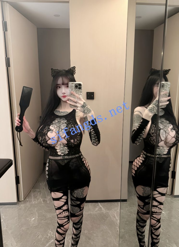 【重磅核弹】抖音超高颜值女神【祎祎Vixen】高价福利【5P35V】【151M】 预览图 5