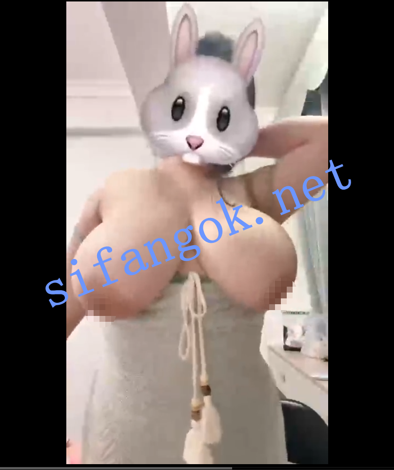 【抖音巨乳】圆玉 脱衣全裸乳摇抠逼舔奶福利【14V】【160M】 预览图 17