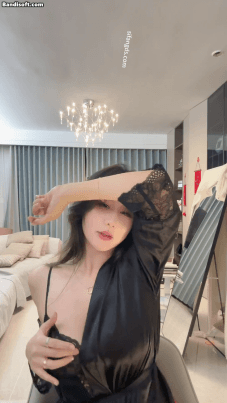 【抖音 L.露】丰满巨乳女神 顶级少妇 性感睡衣 极限骚舞【1V】【1.12G】 预览图 10