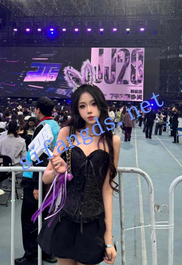 抖音 emlly 气质极品女神 骚母狗反差婊 口交 扮狗等【6V】【20.4M】 预览图 6