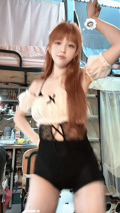 抖音123W粉主播 炸炸姐 骚舞福利 瑜伽裤动感摇摆合集【54V】【1.58G】 预览图 33