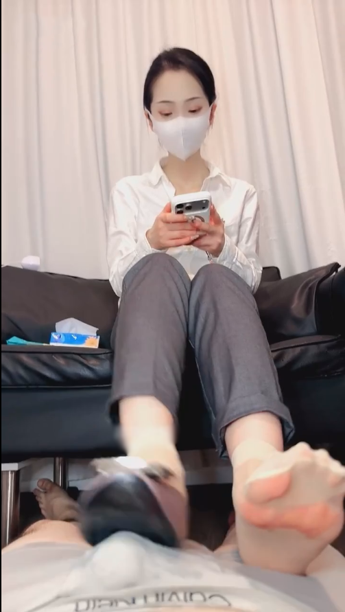 玩物直播晩晩-251123 女柜姐短肉丝3【2V】【736MB百度云】 预览图 2