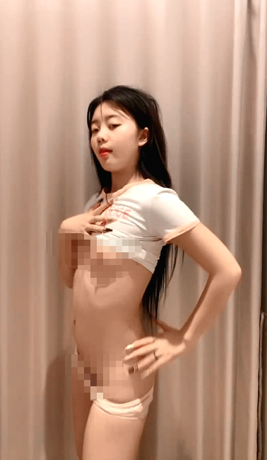 极品小兔牙可爱清纯的诱人萌妹，全程露脸大秀直播火辣激情全裸艳舞