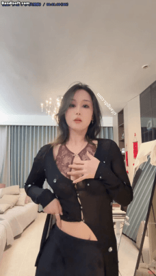 【抖音 L.露】丰满巨乳女神 顶级少妇 性感睡衣 极限骚舞【1V】【1.12G】 预览图 9