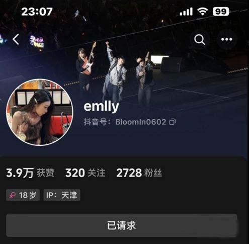 抖音 emlly 气质极品女神 骚母狗反差婊 口交 扮狗等【6V】【20.4M】 预览图 1