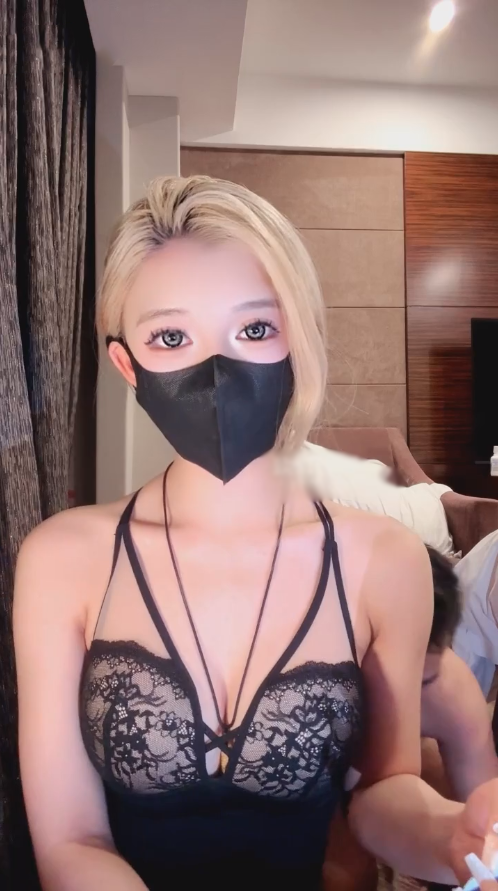 玩物直播玥樾-251127 sp提裆踩踏插马眼【2V】【807MB百度云】 预览图 4