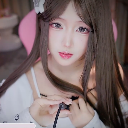 二呆啾 _oi~今天是平安夜_20251224 1V518M百度盘 预览图 1