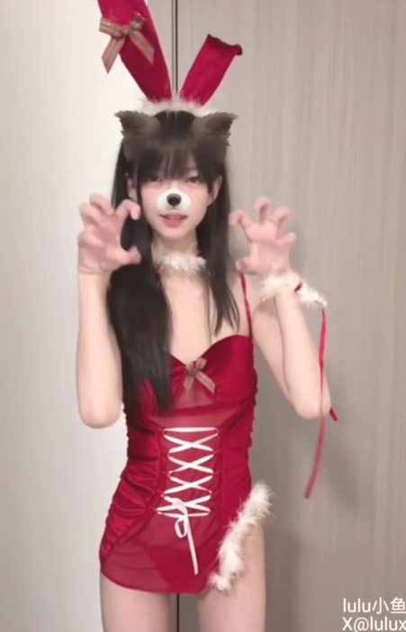 颜值福利姬-讨厌小鱼干-圣诞特辑（9V,166M）-福利岛