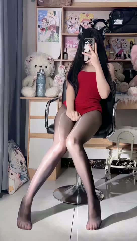 抖音温柔小猪 付费定制性感反差制服女神 内裤透视露毛【2V】【1.39G】 预览图 2