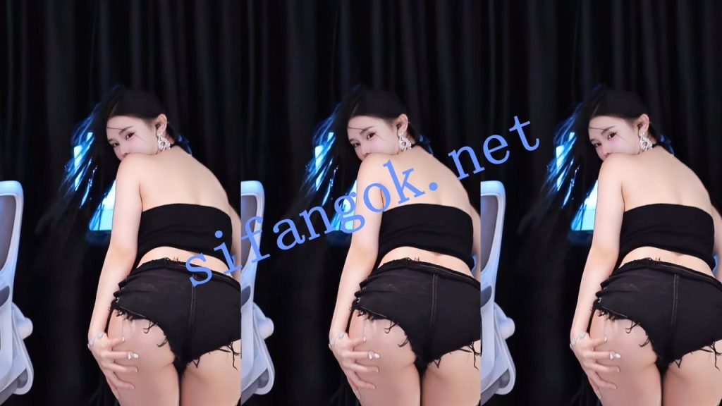 【斗鱼】谁的小棉袄呢 新年大礼包 超火高定最猛系列12V【12V】【1.65G】 预览图 31