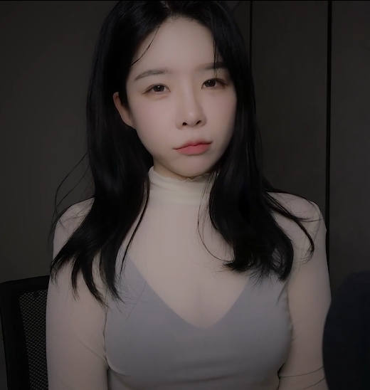 Yeonchu_轻声细语、嘎吱嘎吱的零食_吸溜吸溜的口腔音♡ 1V476M百度盘-福利岛