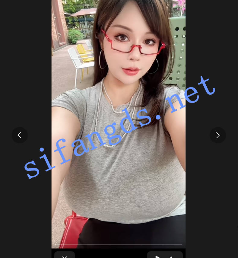 【抖音巨乳】刘雯房车生活 最新露脸吃鸡女上炮机插逼【7V】【185M】 预览图 8