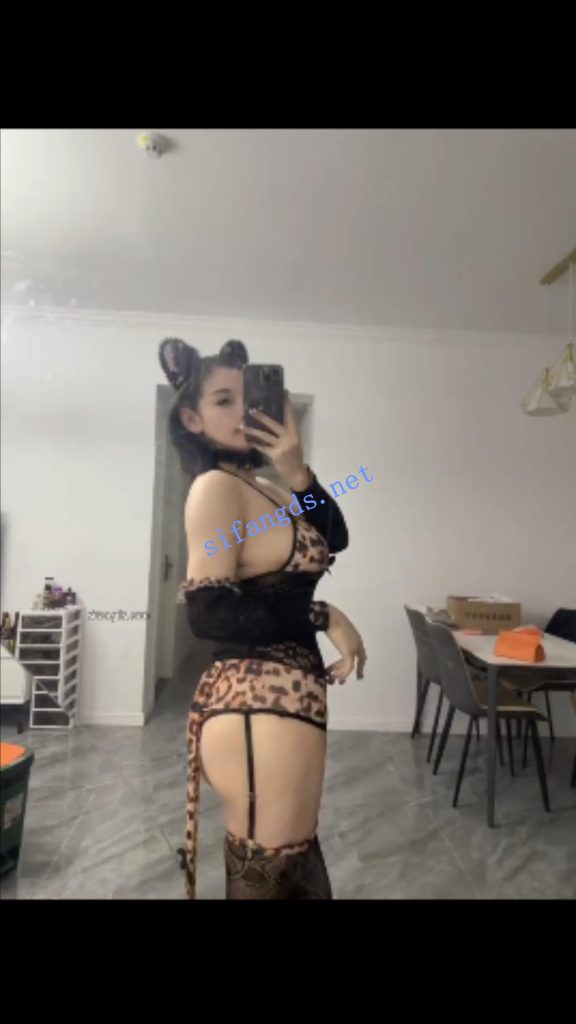 重磅重庆巨乳网红谢佳佳各种情趣内衣秀豪乳露奶又大又软【29V】【112M】 预览图 20