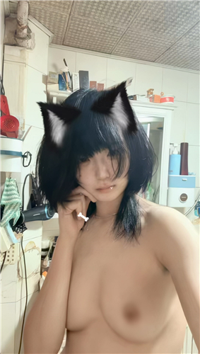 抖音嫩妹 炉石传说游戏主播 冻梨 私拍裸舞自摸小粉穴拉丝【9V】【440M】 预览图 4