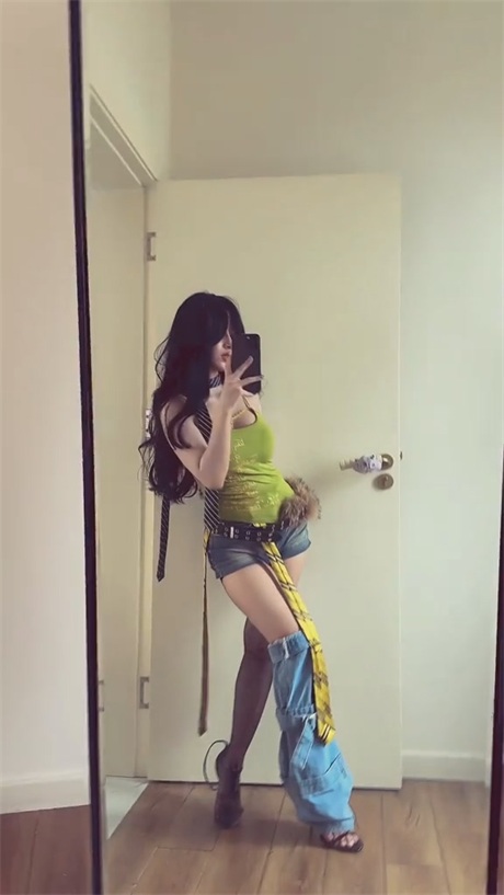 ❣️推荐❣️抖音颜值嫩妹【要相信光】裸舞诱惑，大尺度掰穴展示，奶圆逼粉，高质量蝴蝶穴【13V】【181M】 预览图 7