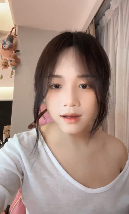 G奶女学生【e懒得喷】 裸舞抖奶 预览图 1