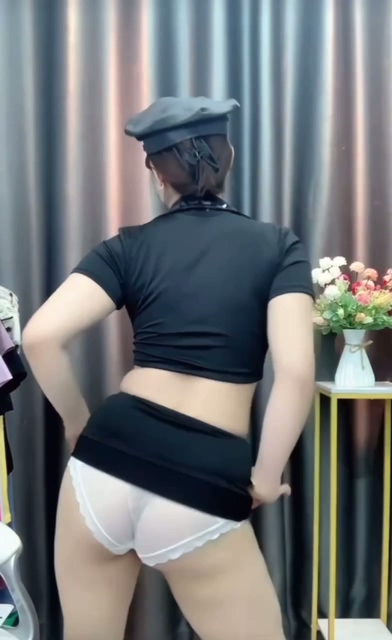 抖音哟宝儿付费定制 巨乳舞蹈老师极致反差 上半身正经下半身道具潮喷【31V】【1.04G】 预览图 9