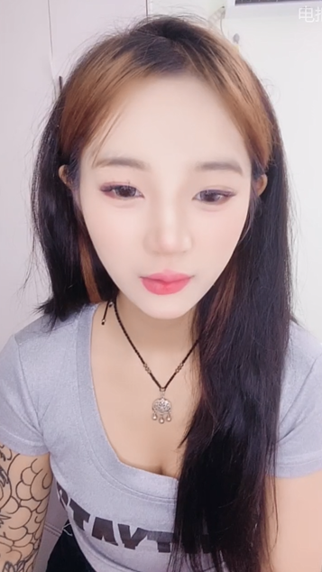 高颜值舞蹈生妹妹淫乱裸舞 预览图 1