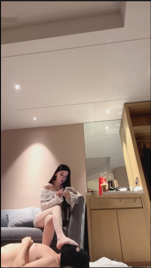 玩物直播领主ss-251203 呕吐口水深喉大量榨精【1V】【300MB百度云】 预览图 2