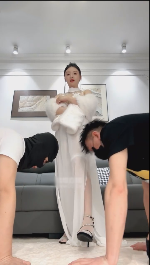 玩物直播漫音s-251201 绿帽狗伺候贵妇爱爱【1V】【673MB百度云】 预览图 1