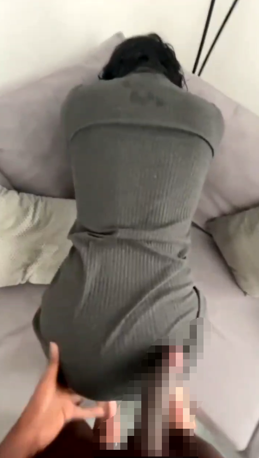 熟女人妻 看不起废物老公的小鸡鸡 偷偷约了根黑鬼大鸡吧 撅着大肥屁屁 被黑祖宗大吊无套后入输出-福利岛