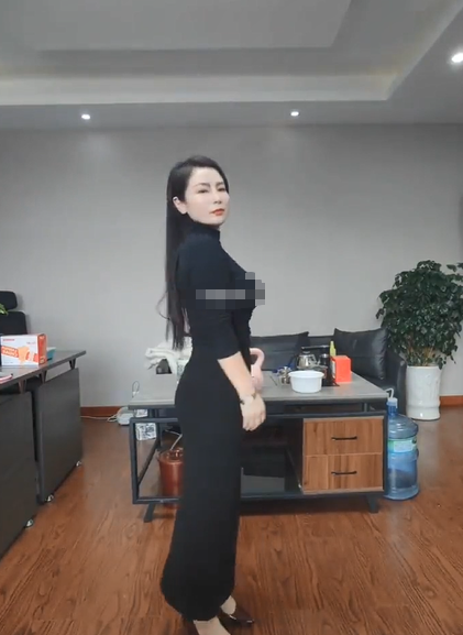 【抖音福利】风骚白皙大奶熟女，【小屁孩】，极品老A8，风情万种，颜值高有韵味，脸穴同框自X特写3v-福利岛