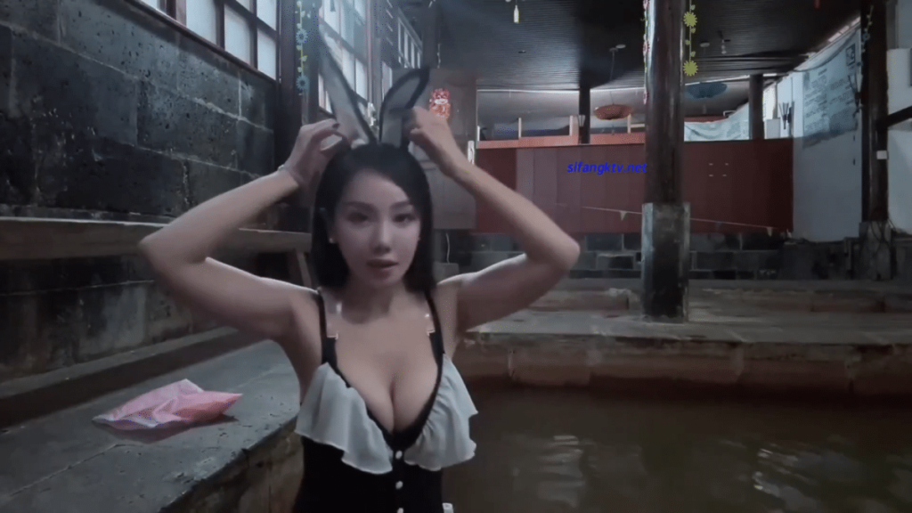 【抖音 小厨娘美食记】巨乳尤物 多视频诱惑【10V】【3.26G】 预览图 3