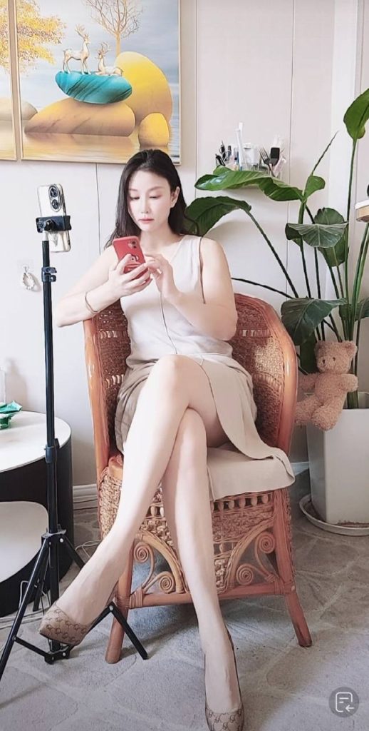 抖音 瑜伽一澜 高贵气质御姐 丝袜高跟 露点 裸舞 骚B特写【7V】【305M】 预览图 7