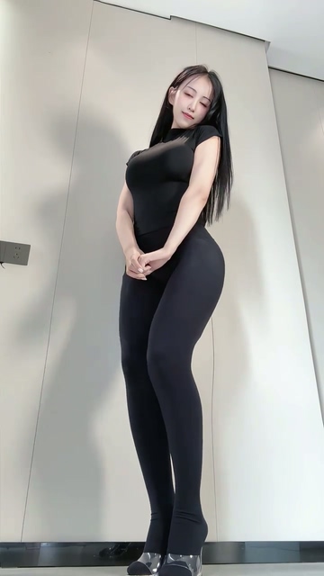 抖音小阿珂付费定制 颜值大长腿少妇道具自慰【8V】【159M】 预览图 8