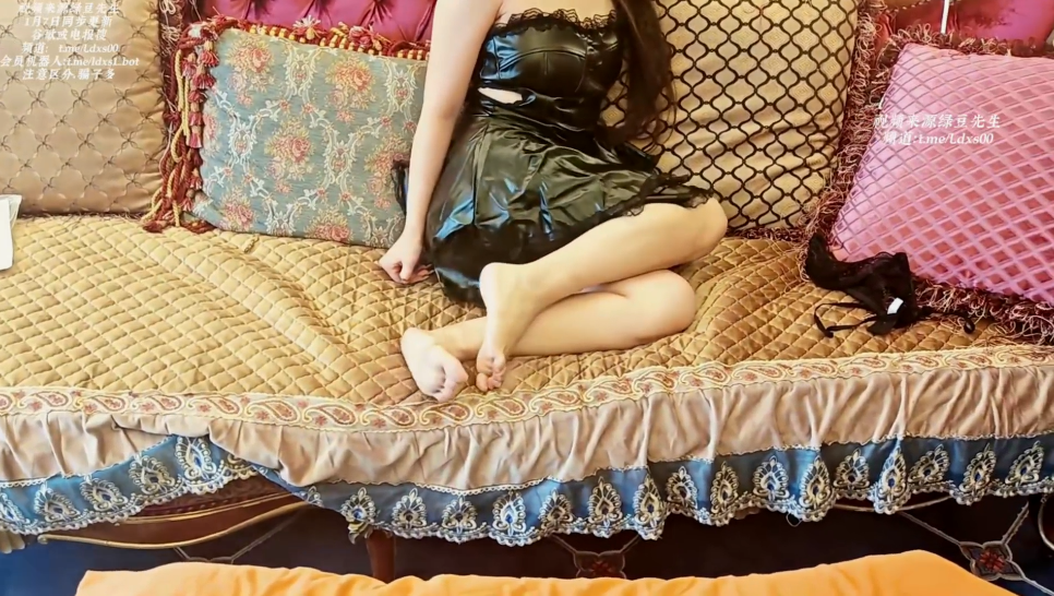 机枪手 1月7日更新原创博主骚姐姐至今恐怕还不知道，是邻居把她给操了一遍吧？ 【1V 847MB】 预览图 1