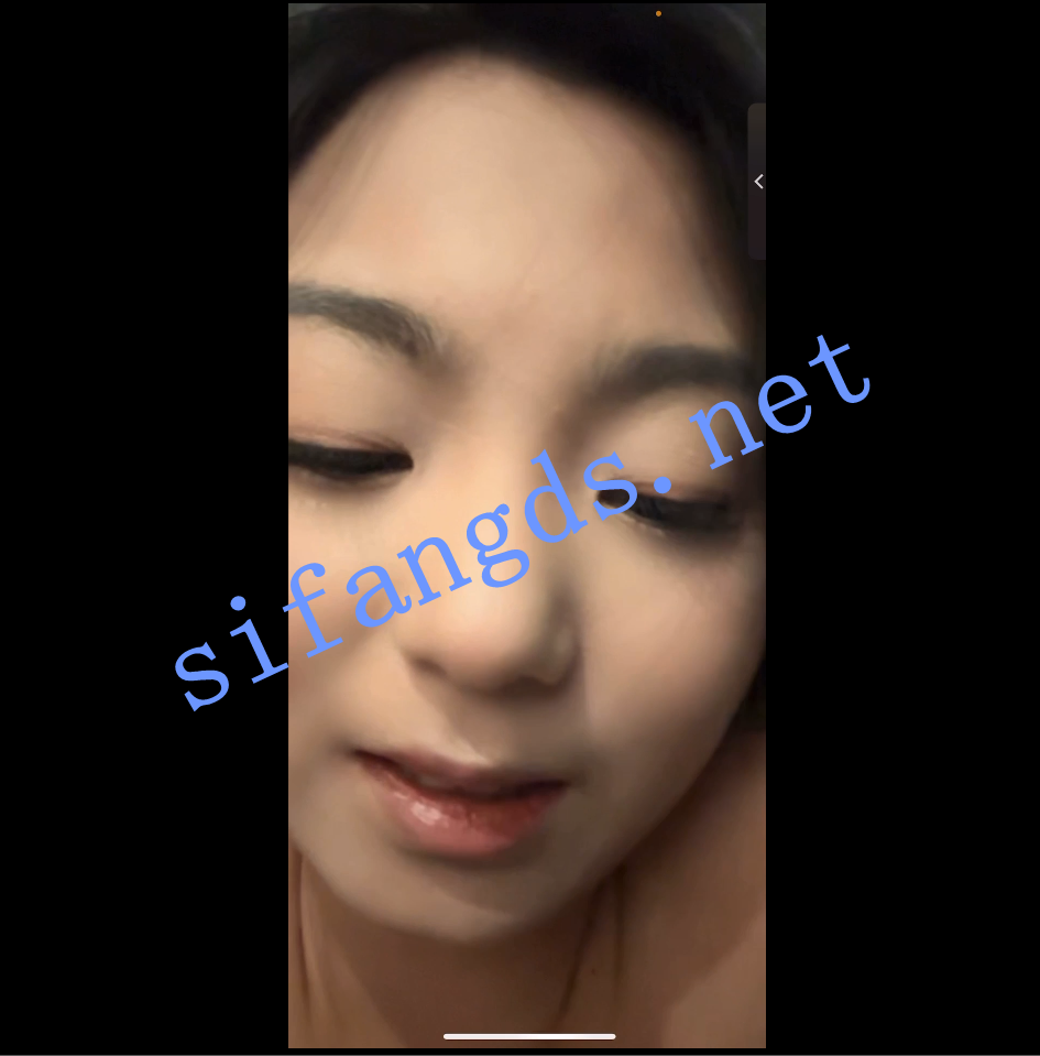 【抖音巨乳】小熊软糖 温可儿 百万粉全裸一对一道具插逼【4V】【924M】 预览图 7