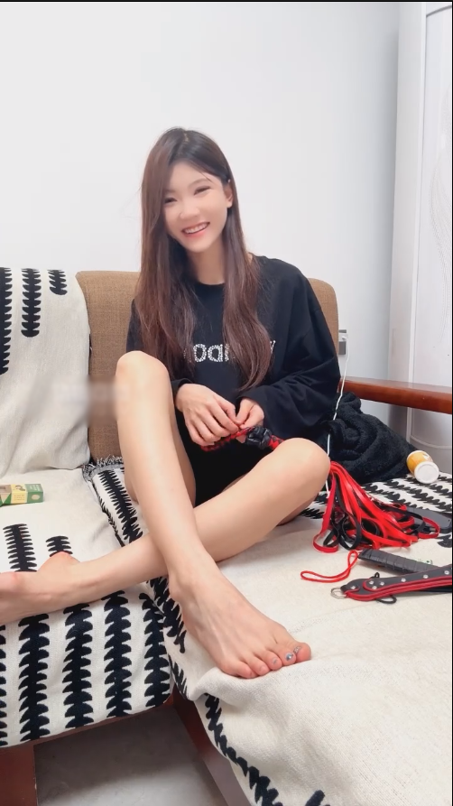 玩物直播酥酥-251203 调教贱狗儿子【1V】【365MB百度云】 预览图 4