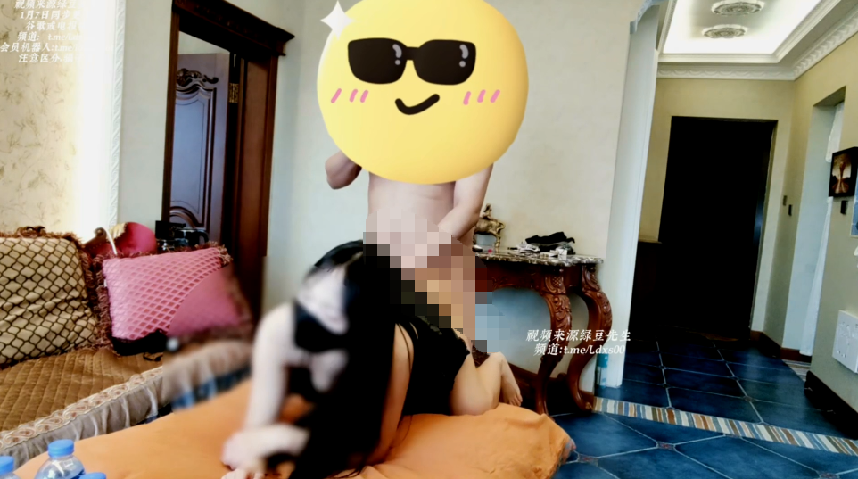 机枪手 1月7日更新原创博主骚姐姐至今恐怕还不知道，是邻居把她给操了一遍吧？ 【1V 847MB】 预览图 2