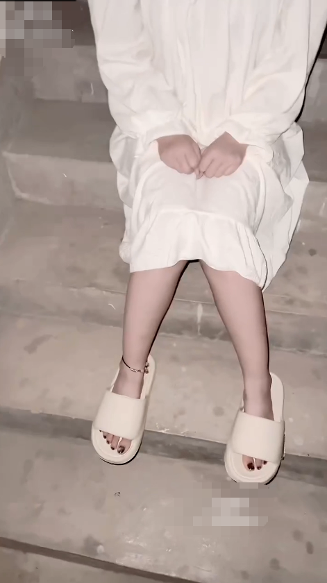 【2K高清】包养女大『苏北养女』试试楼梯道赶紧操个。射在B里,然后让她蹲下流出来。差点被发现,赶紧跑-福利岛