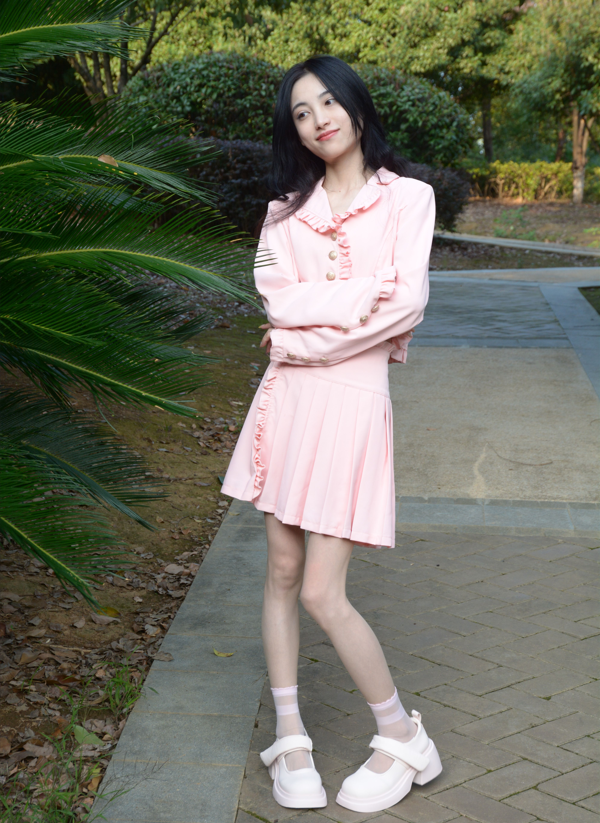 初夏女神 – 柒柒 ~ 可爱连衣裙棉袜高跟 【95P1V0.8G】-福利岛