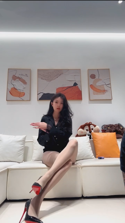 玩物直播佳禾小妈-251204 k6林林臀榨求草日常【1V】【400MB百度云】 预览图 1