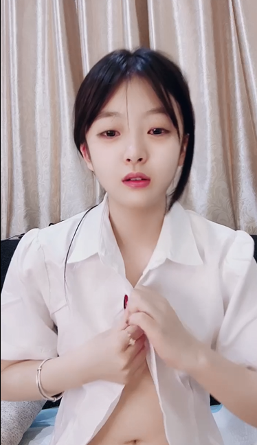 【源源baby】漂亮妹妹3P被多男一直干到天亮 预览图 1