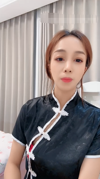 气质美艳少妇【水多叫的响】 口活一流电脑桌下用力口交 预览图 1