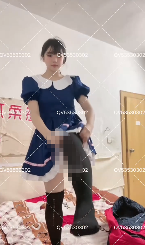 极品高颜值幼态娃娃脸富哥定制投稿各种衣服自慰合集【15v 1.58GB】-福利岛